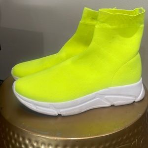 Neon yellow Steven madden sneakers. Size 9